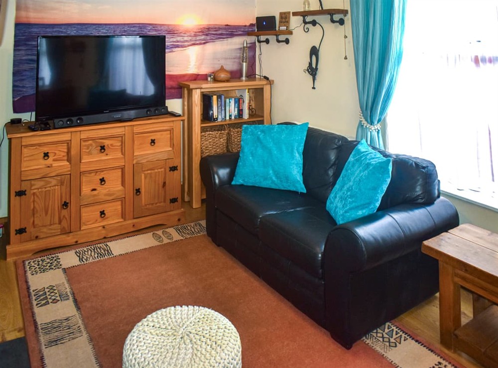 Living area at Mariners Cottage in Dawlish, Devon