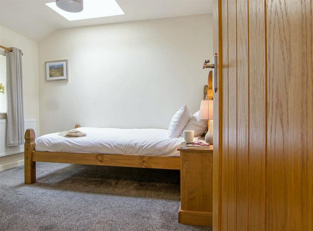 Pretty single-bedded room