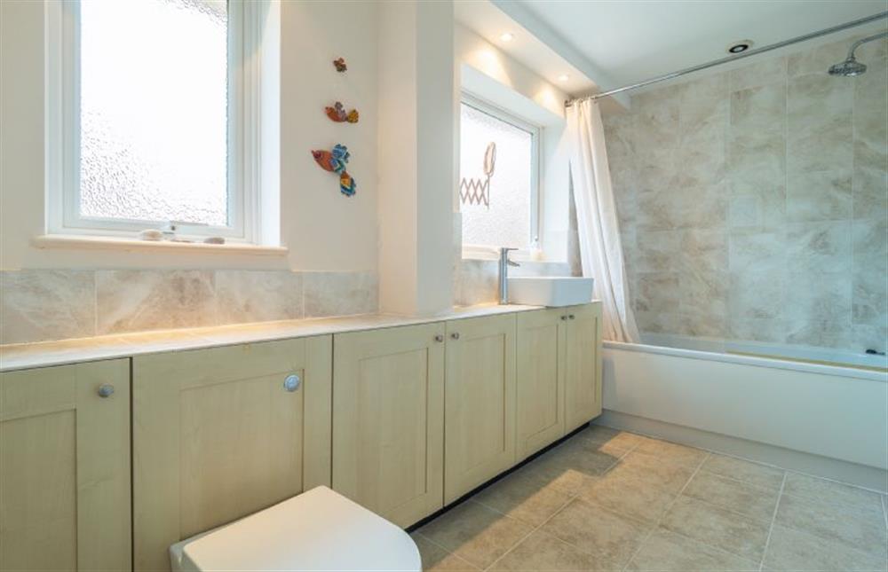 Family bathroom with bath and overhead shower at Mariners Way, Aldeburgh