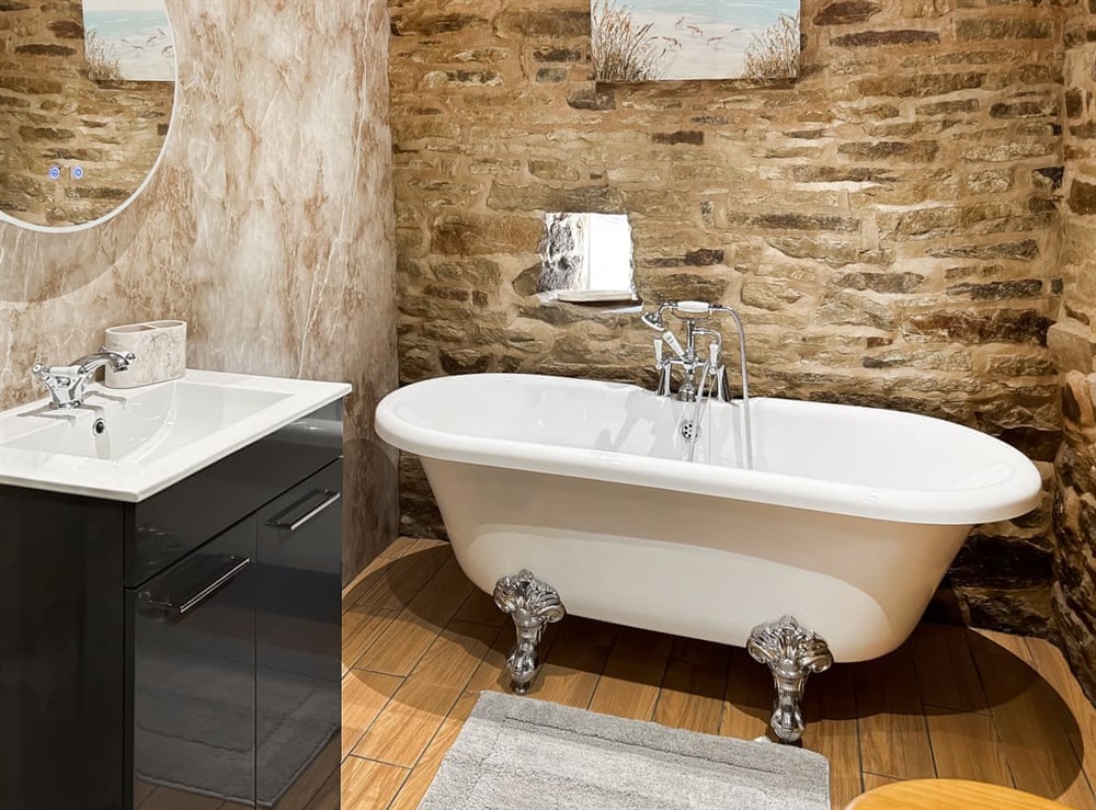 Bathroom at Marl Barn in Little Hayfield, Derbyshire