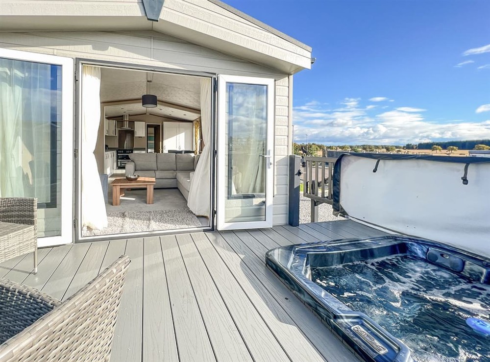 Hot tub at Marlow 1 in St Andrews, Fife