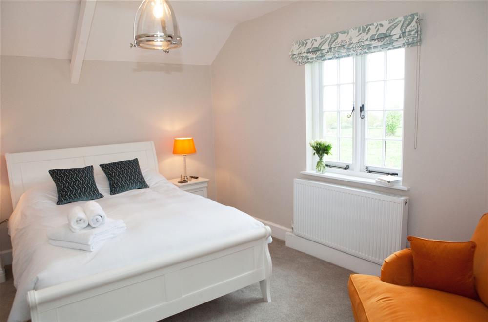 Robin bedroom with a 5’ king-size bed and en-suite shower room at Marrington Farmhouse, Montgomery