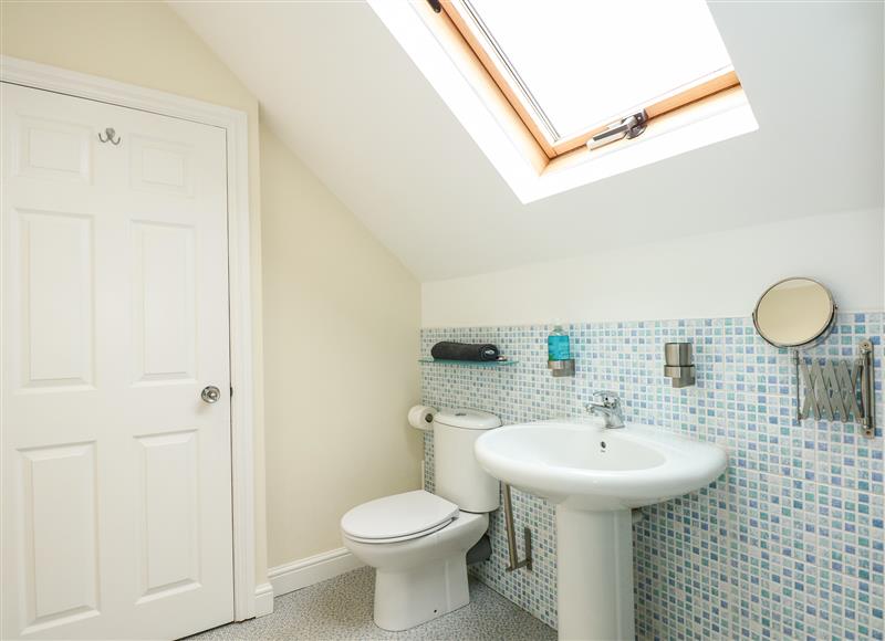 Bathroom (photo 3) at Martell Cottage, Anderby near Huttoft