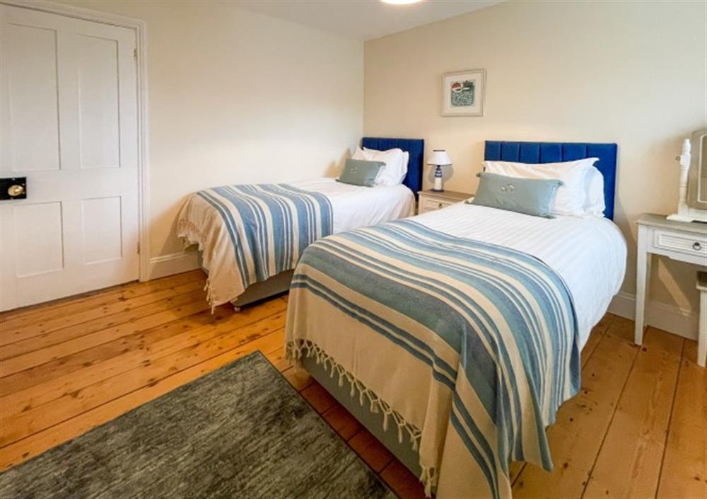 Ground floor twin bedroom at Martha's Harbour in Tintagel