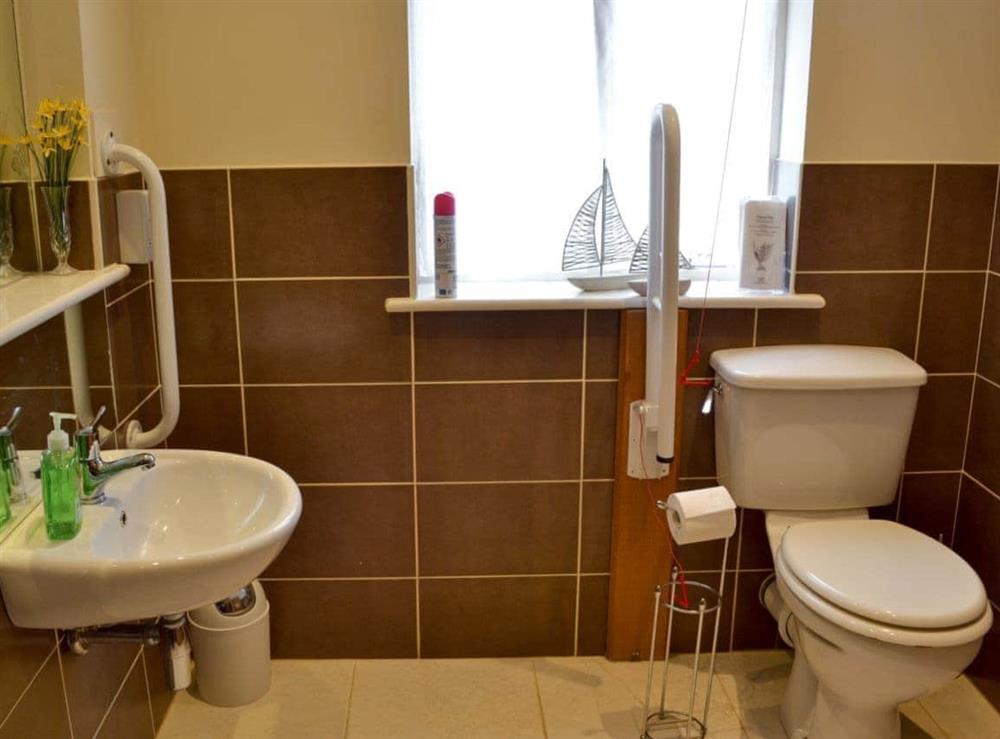 En-suite with shower at The Stable, 