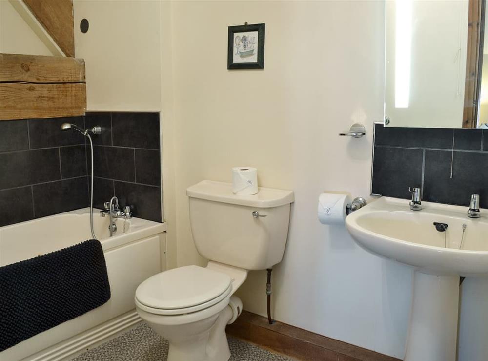 Well presented bathroom at Shire Cottage, 