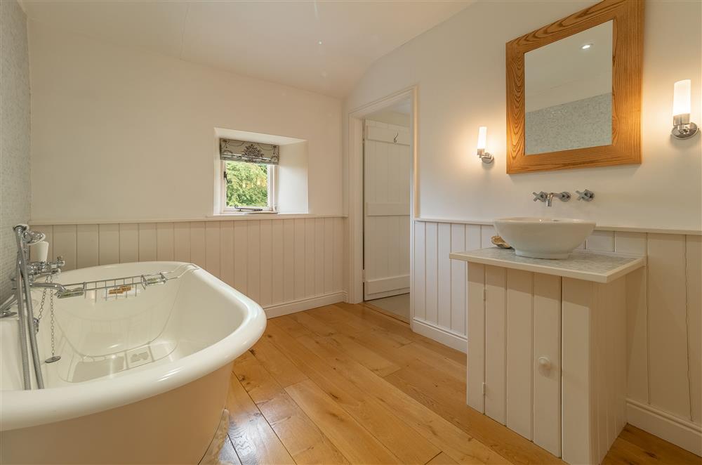 Master bathroom en-suite (photo 2) at Masongill Lodge, Masongill