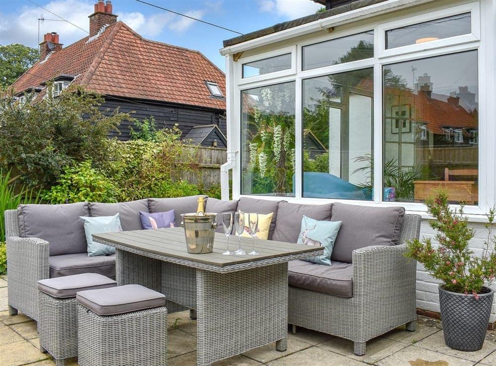 Sitting-out-area at Mast Cottage in Burley, Hampshire
