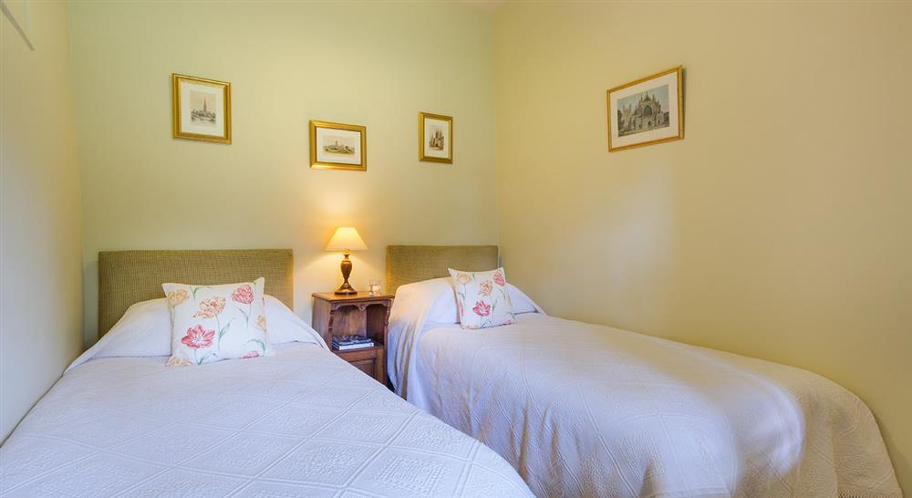The twin bedroom at Mattress Cottage in Exeter, Devon