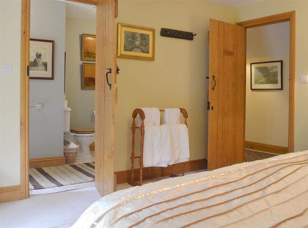 Large double bedroom with en-suite at Mill Farmhouse, 