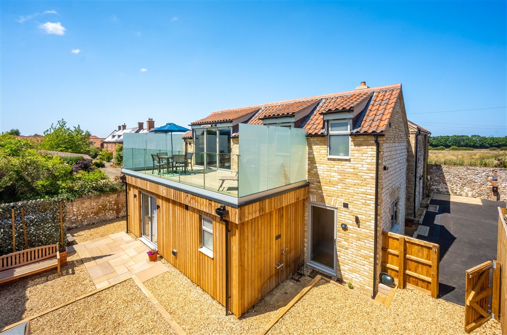 Luxury accommodation with hot tub at May Cottage, Titchwell