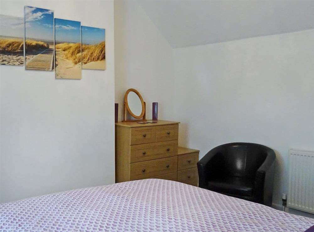Relaxing double bedroom with kingsize bed (photo 2) at Maybird Cottage in Hayle, Cornwall