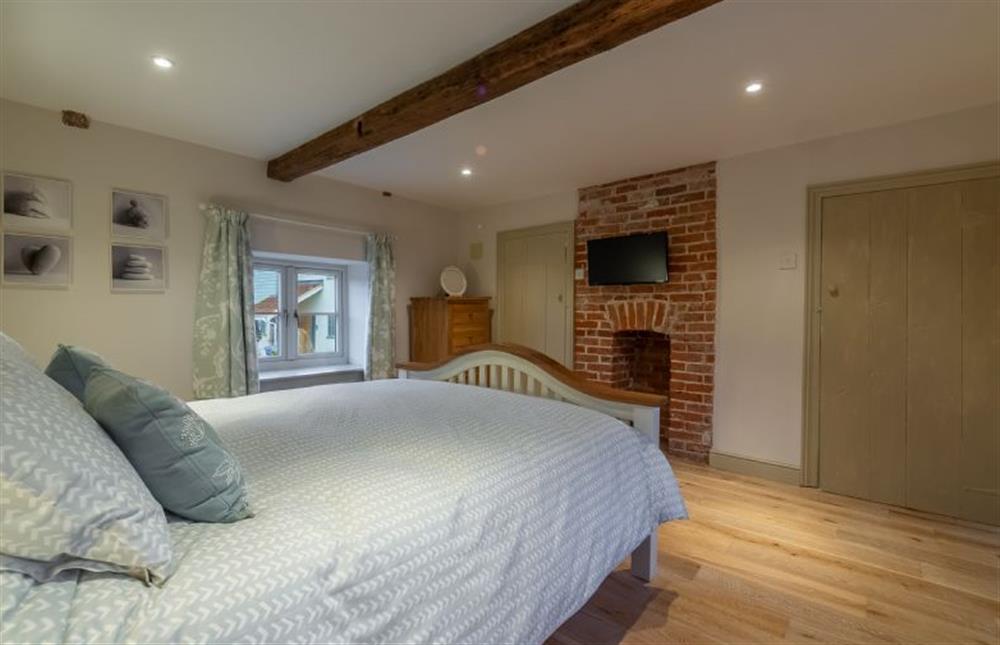 First floor: The Master bedroom has a king-size bed (photo 3) at Mayes Cottage, Brancaster near Kings Lynn