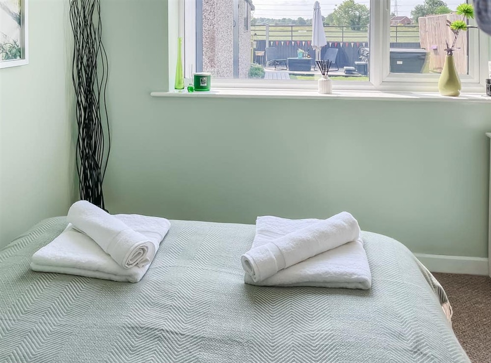 Double bedroom (photo 2) at Mayglen in Crowle, South Humberside