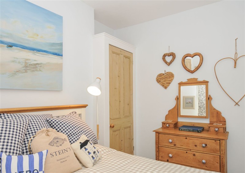 A bedroom in Mayhurst (photo 3) at Mayhurst, Looe