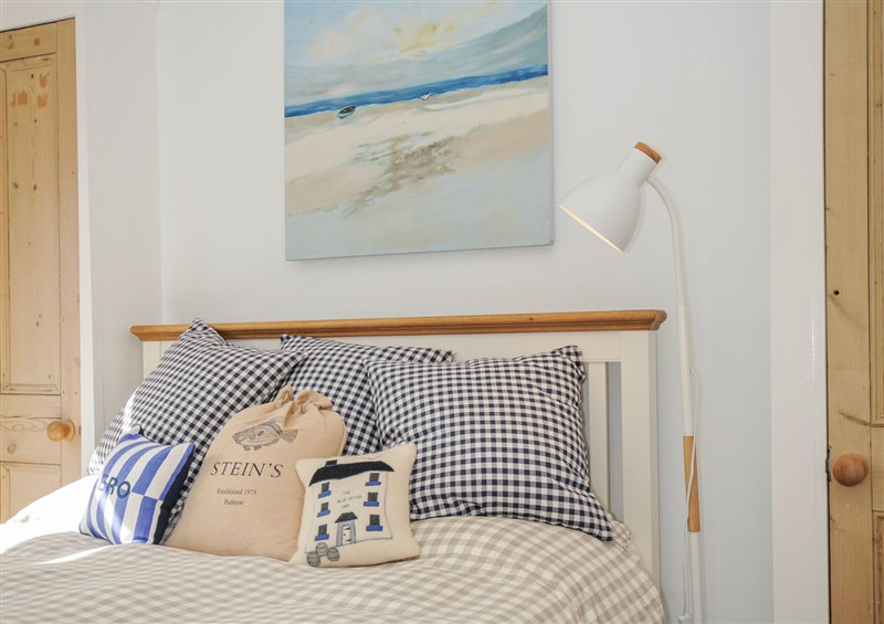 One of the 3 bedrooms (photo 2) at Mayhurst, Looe