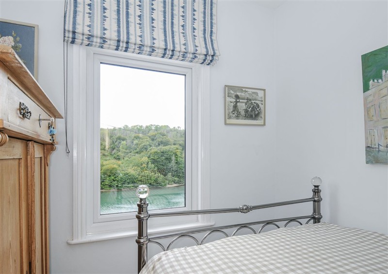 One of the 3 bedrooms (photo 3) at Mayhurst, Looe