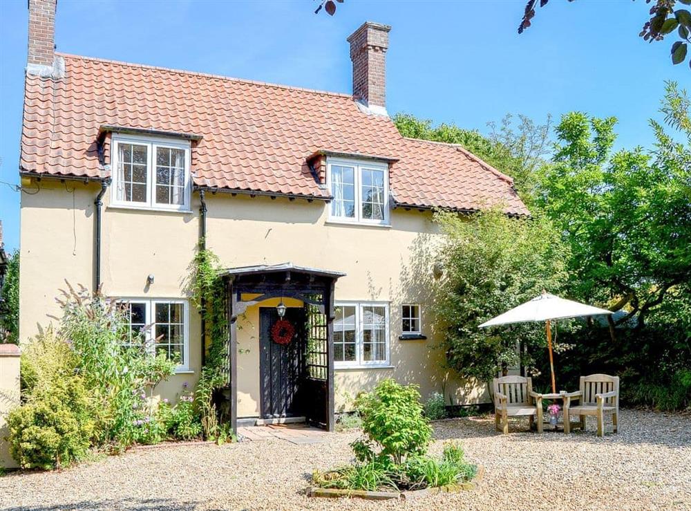 Charming rural holiday cottage at Meadow Cottage in Irstead, near Wroxham, Norfolk