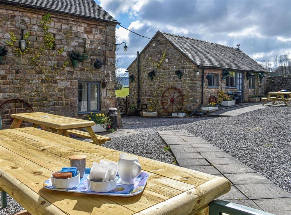 Outdoor eating area at Meadow Cottage in Leek, Staffordshire