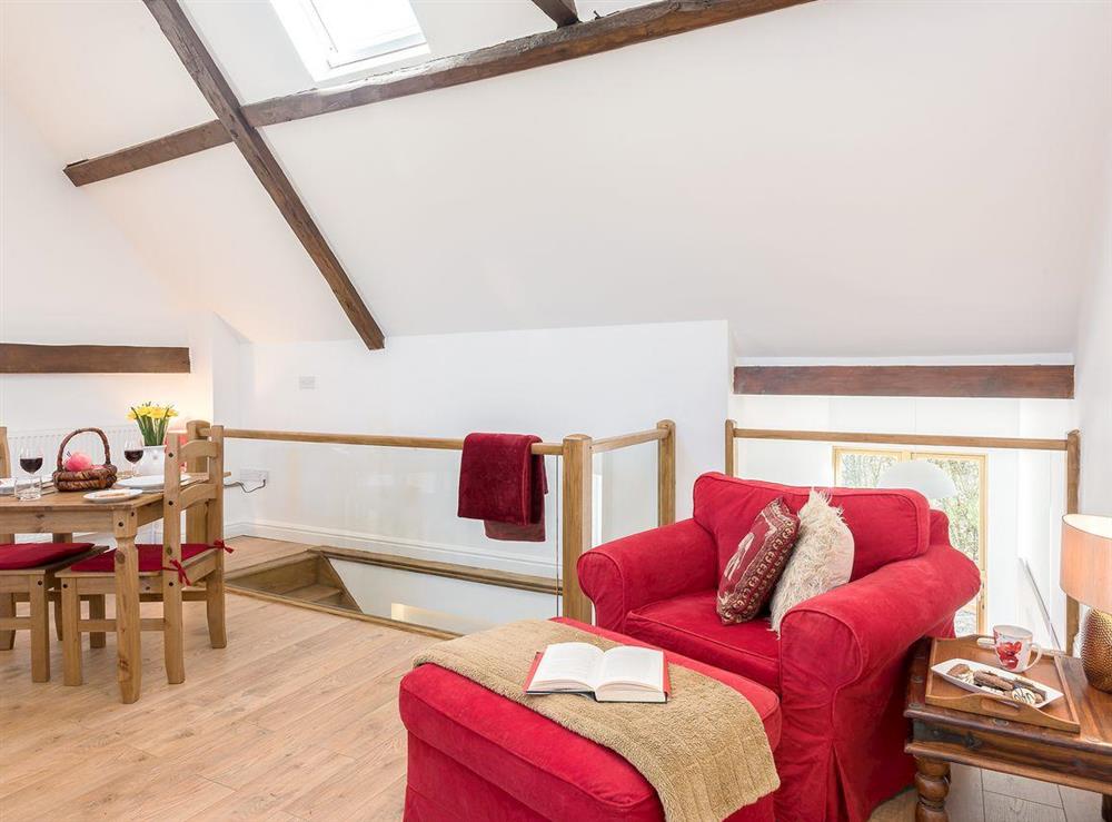 Open plan living space with high vaulted ceilings at The Cart Lodge, 