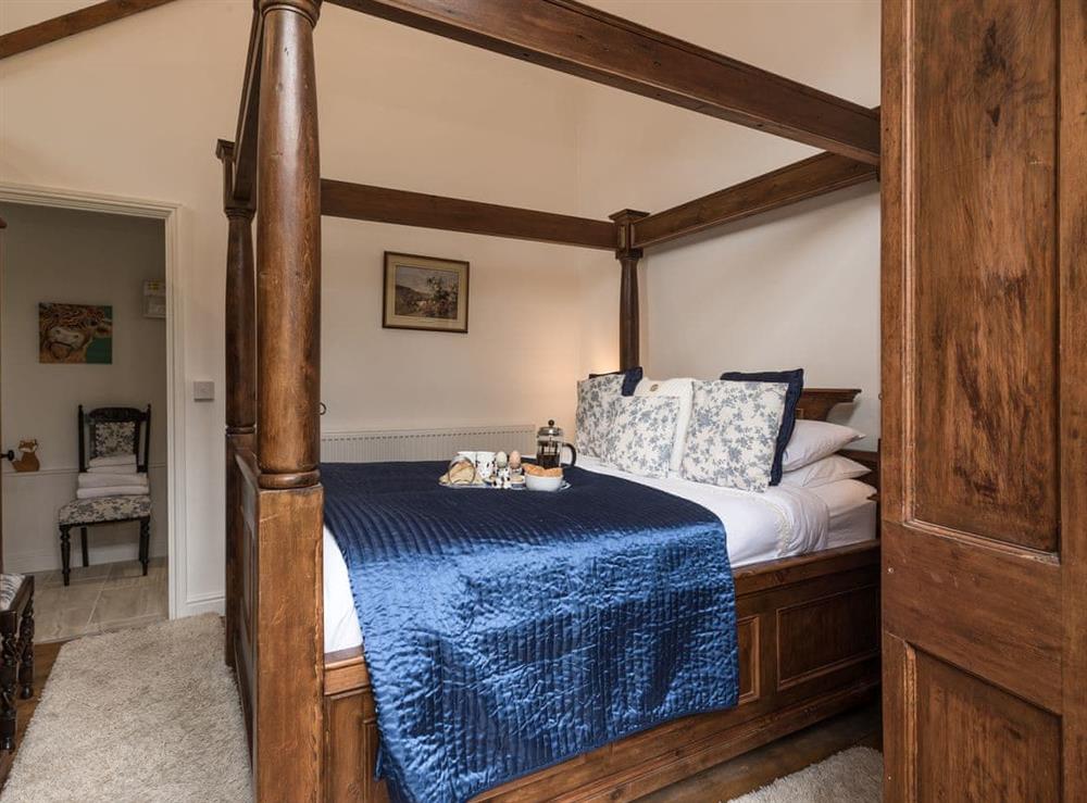 Four poster bedroom at The Dairy, 
