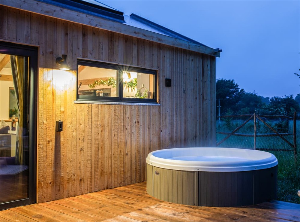 Hot tub at Meadow Hide in Chichester, West Sussex