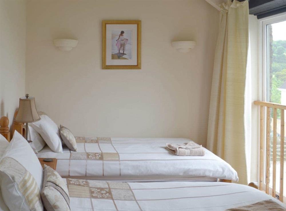 Delightful twin bedroom at Meadow Mews in Chillington, near Kingsbridge, Devon