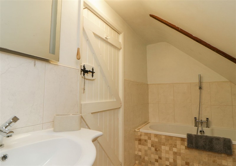 Bathroom at Meadow Thatch, Cockington