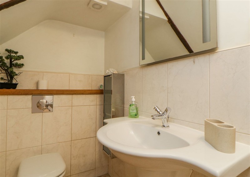 The bathroom at Meadow Thatch, Cockington