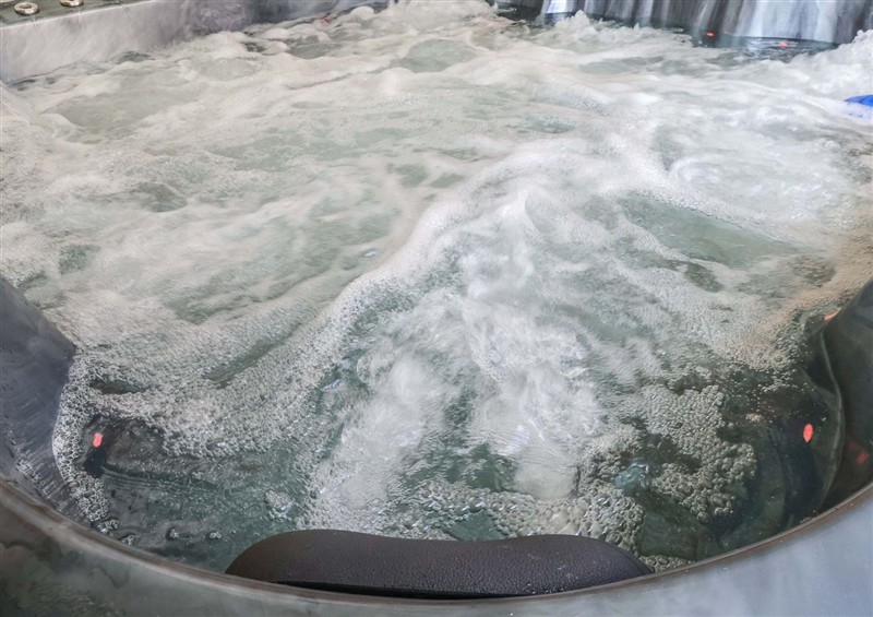 Spend some time in the hot tub at Meadow View, Beverley near Walkington
