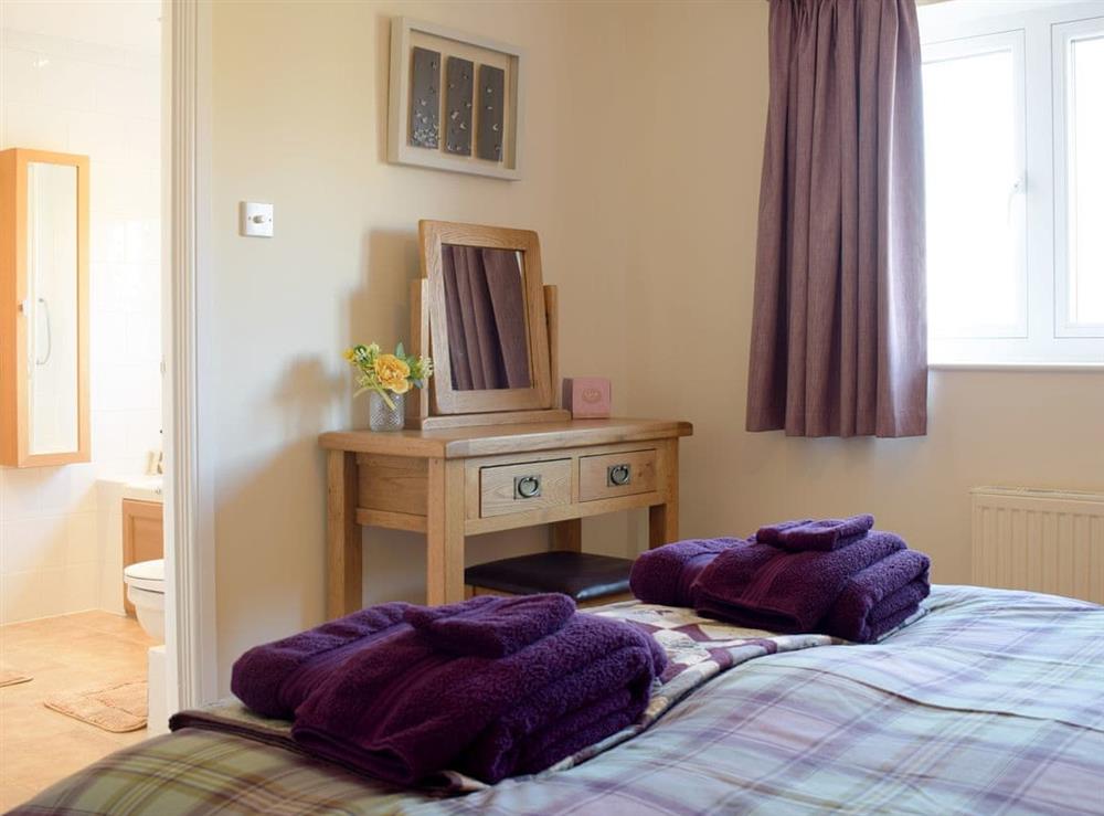 Double bedroom with en-suite at Meadow View in Harley, near Shrewsbury, Shropshire