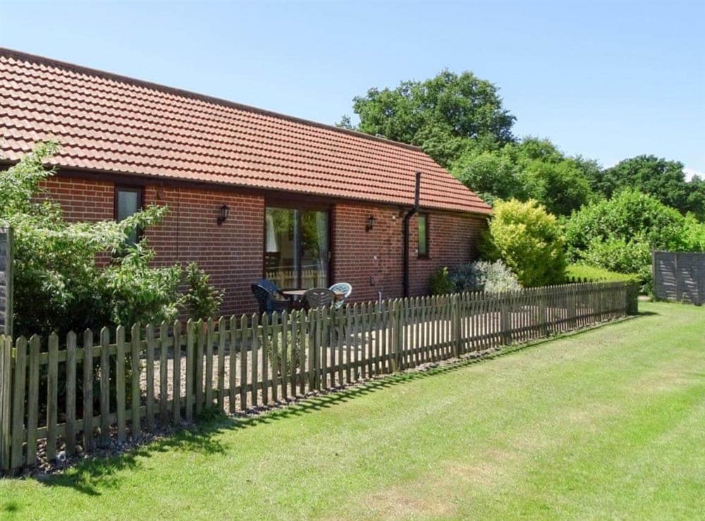 Lovingly renovated detached holiday barn (photo 3) at Meadow View in Leiston, near Aldeburgh, Suffolk