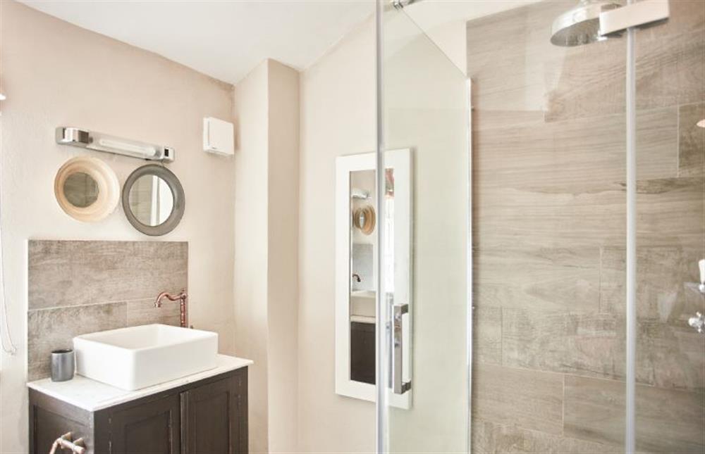 En-suite with a luxurious monsoon rainfall shower at Meadow View, Newquay