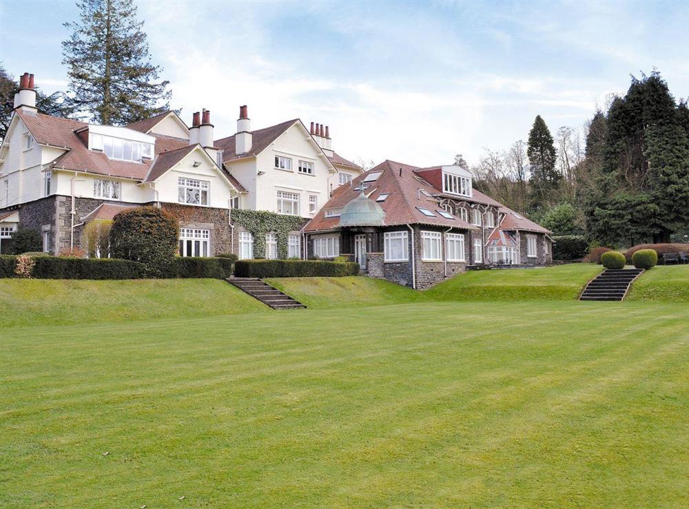 Beautiful apartment in an imposing house overlooking Lake Windermere