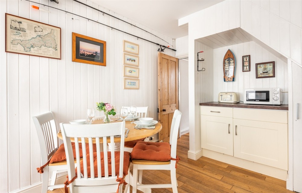 The dining room at Meadowcroft in Looe