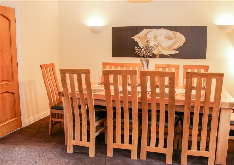 Dining room at Meadowfall at Shatterford Lakes, Shatterford
