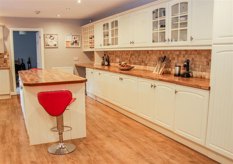 Kitchen at Meadowfall at Shatterford Lakes, Shatterford