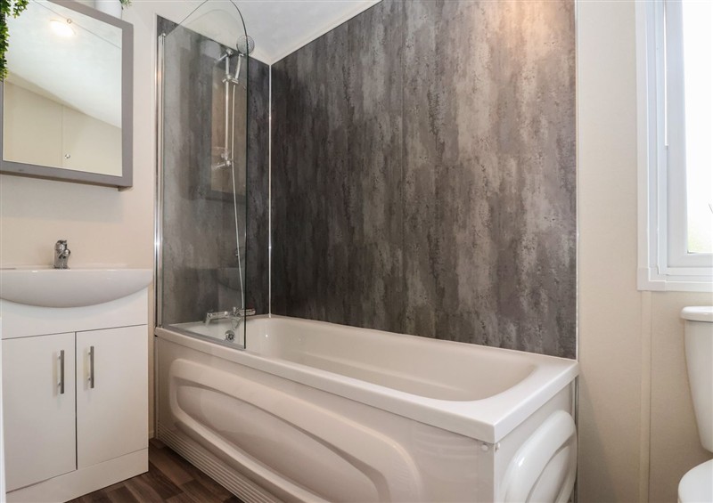 The bathroom at Meadows Park 5, Great Hatfield near Hornsea