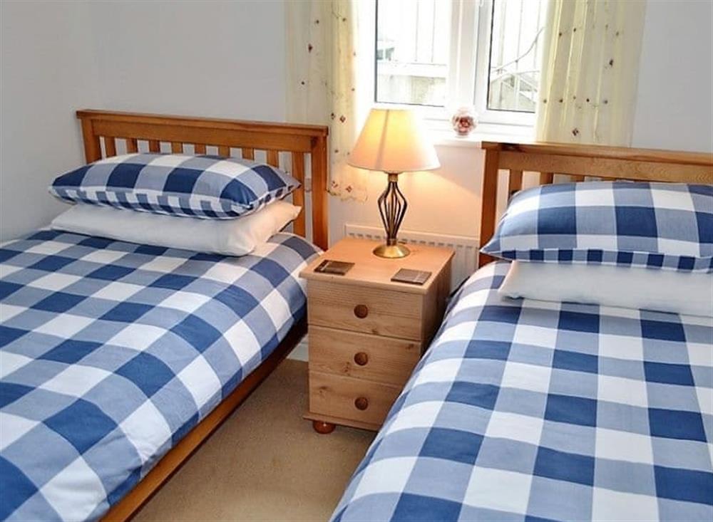 Twin bedroom at Meadowside Apartment in Fowey, Cornwall