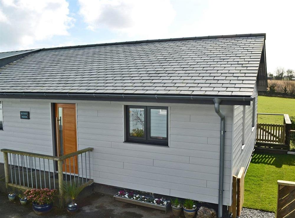 Lovely single storey holiday cottage at Meadowside in St Austell, Cornwall