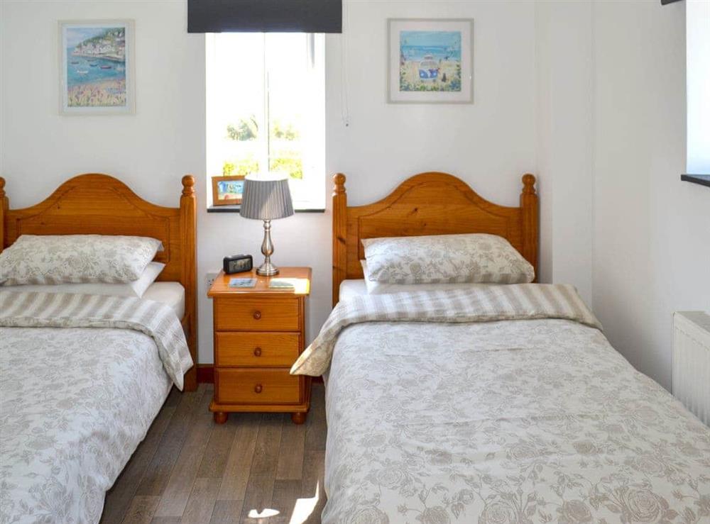 Twin bedroom at Meadowside in St Austell, Cornwall