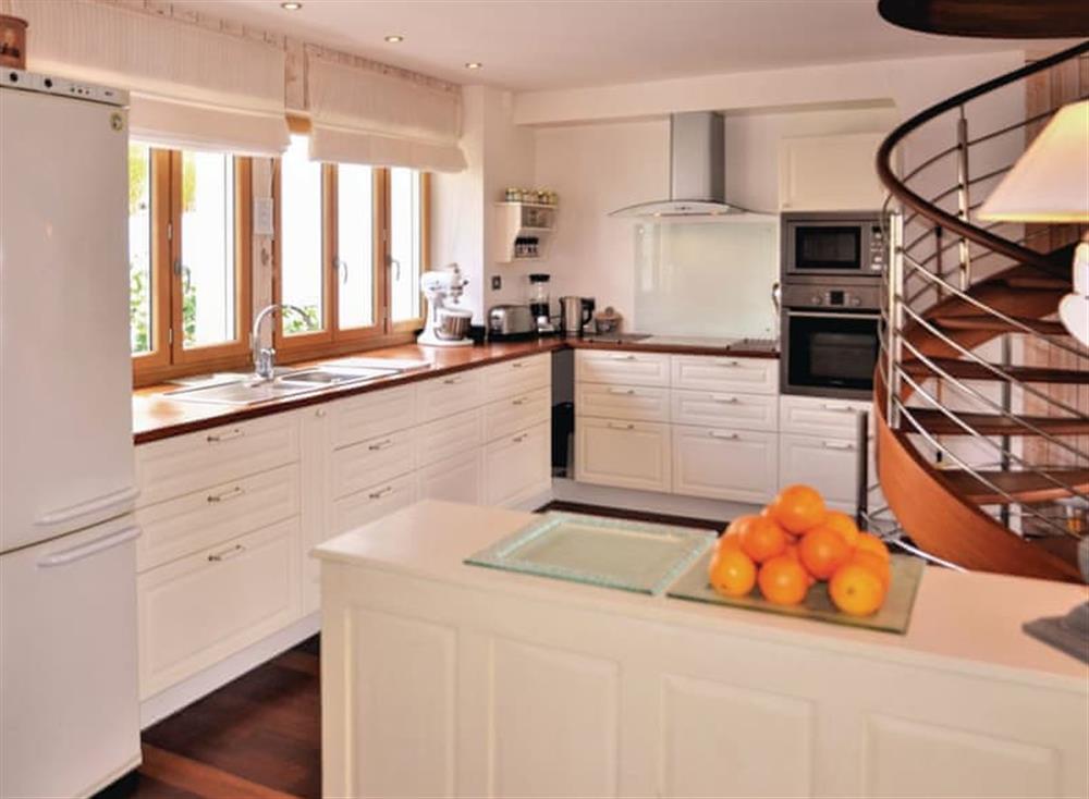 Kitchen (photo 2) at Melen Gwenn in Bénodet, Finistère, France