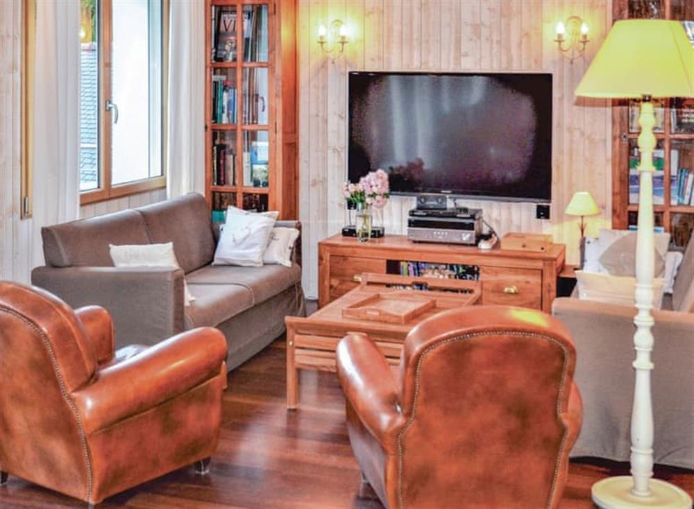 Living area (photo 4) at Melen Gwenn in Bénodet, Finistère, France