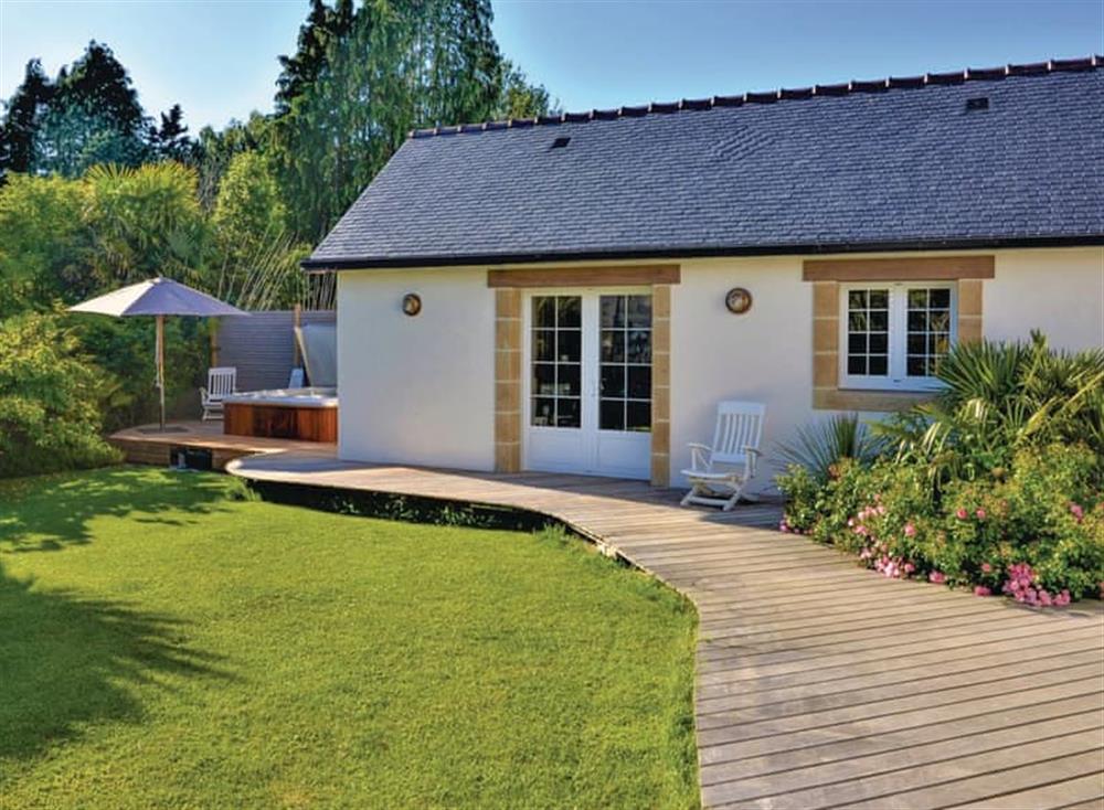 Outdoor area (photo 2) at Melen Gwenn in Bénodet, Finistère, France