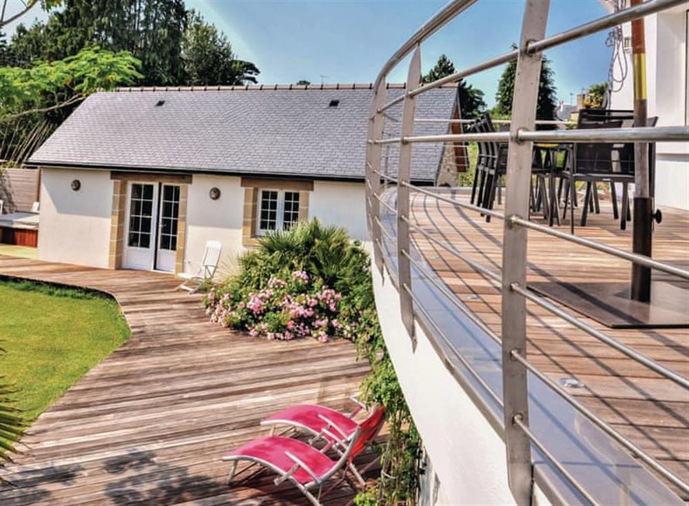Outdoor area (photo 3) at Melen Gwenn in Bénodet, Finistère, France