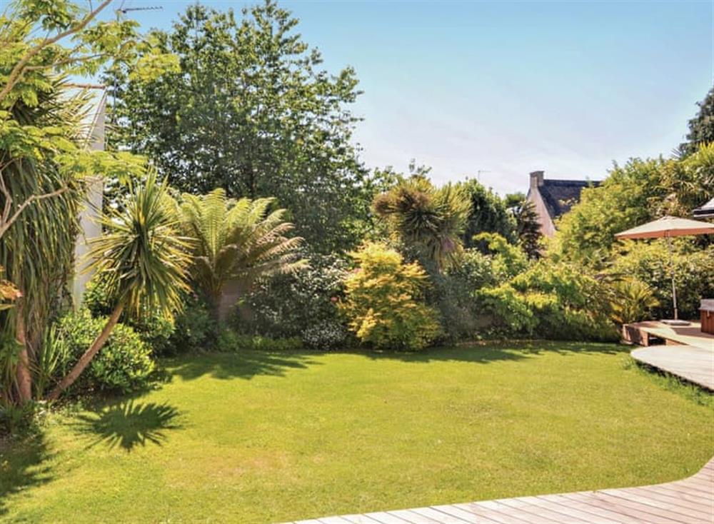 Outdoor area (photo 4) at Melen Gwenn in Bénodet, Finistère, France