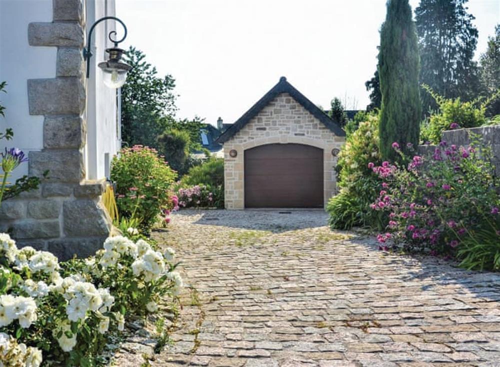Outdoor area (photo 6) at Melen Gwenn in Bénodet, Finistère, France
