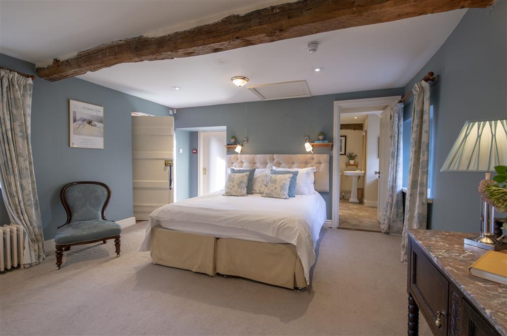 Jacobean bedroom on the first floor with a 6’ king-size zip and link bed and en-suite shower room