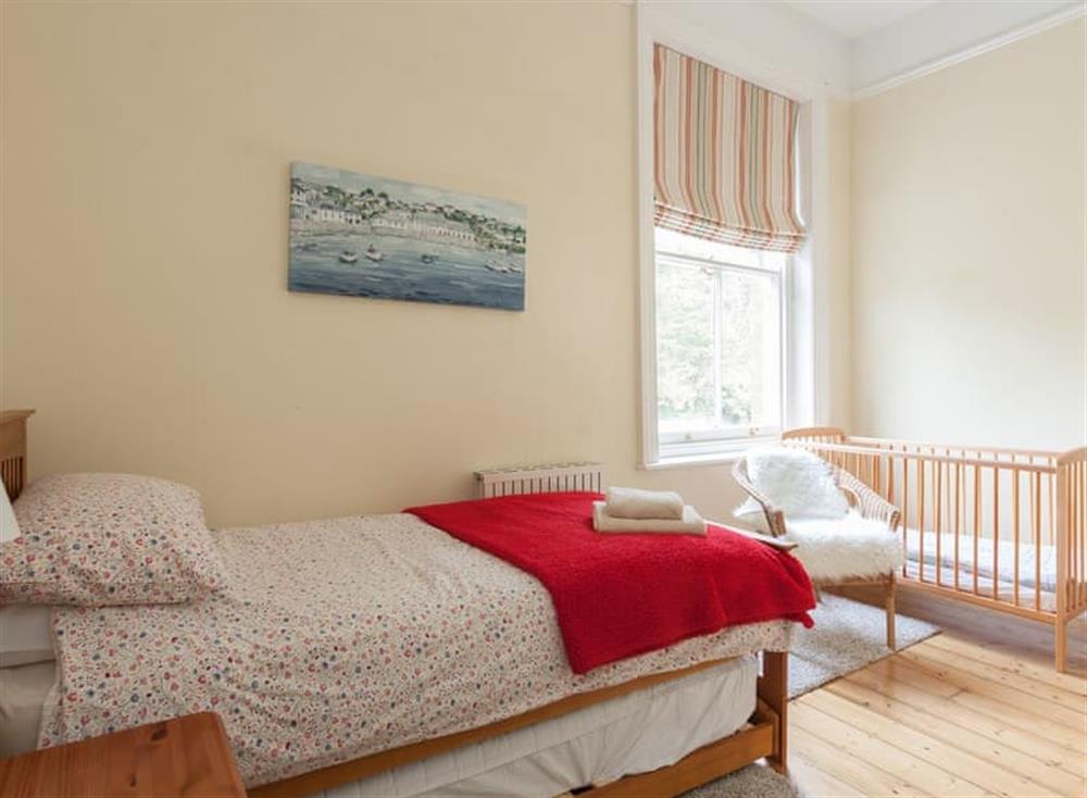 Cosy single bedroom with cot at Melville Lodge in Ventnor, Isle of Wight