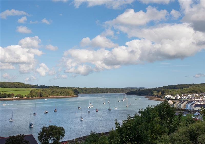 The setting around Menai View